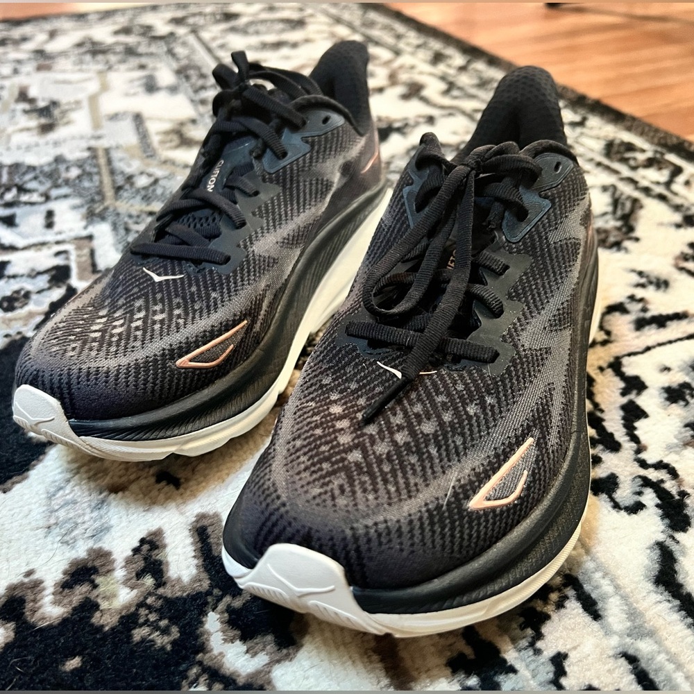 HOKA Clifton 9 - Black/Rose Gold - Picture 2 of 6